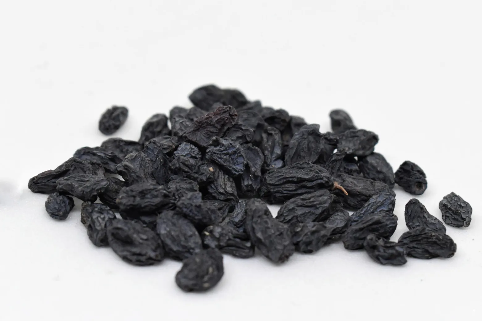 Dried-black-grapes-pixahive.jpg