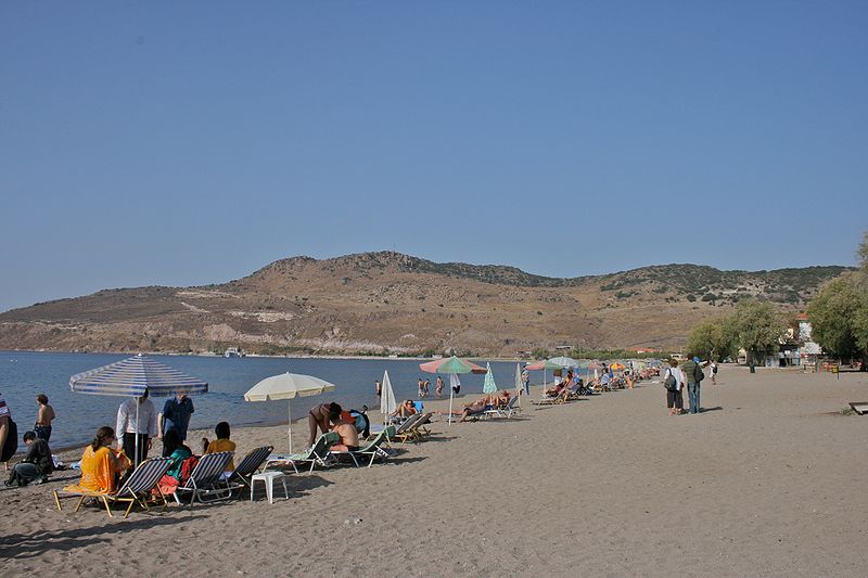 Petra_beach,_Lesbos.jpg
