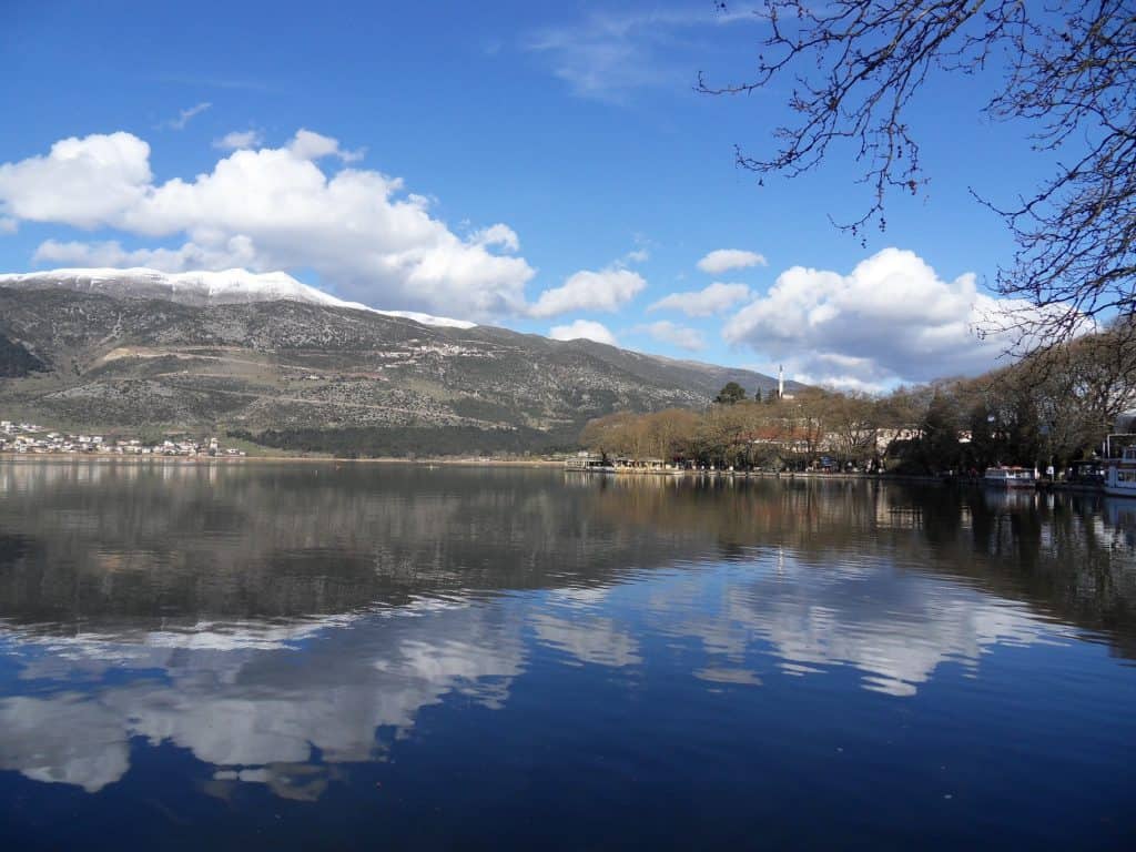 pamvotida_lake.jpg