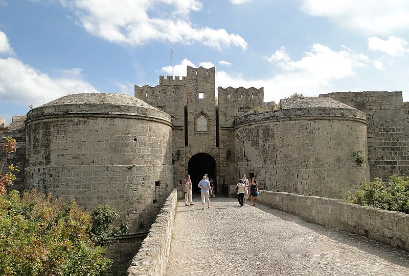 Gate_d-Amboise_01.jpg