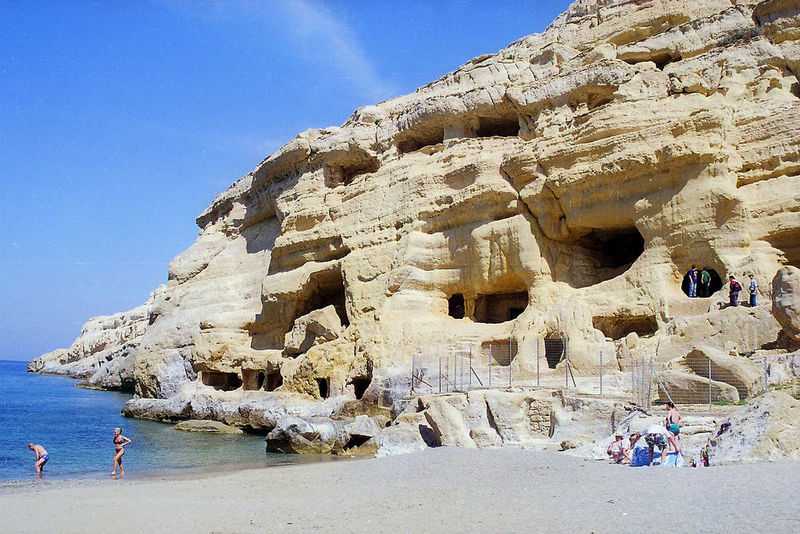 800px-Matala_groty.jpg