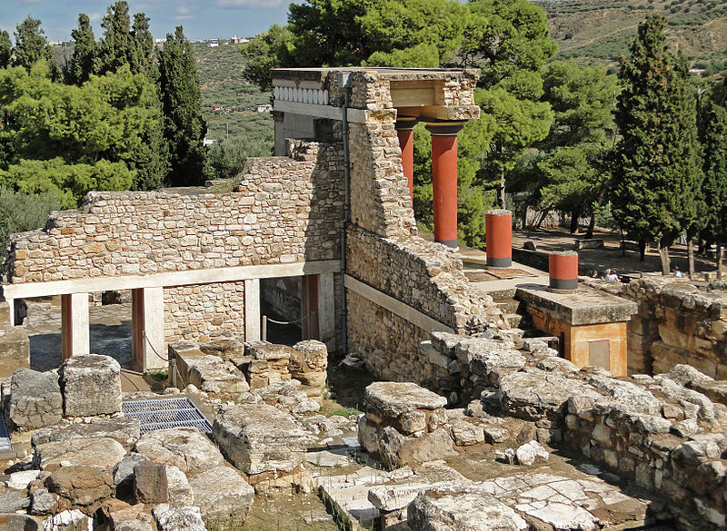 800px-Knossos_-_North_Portico_01.jpg