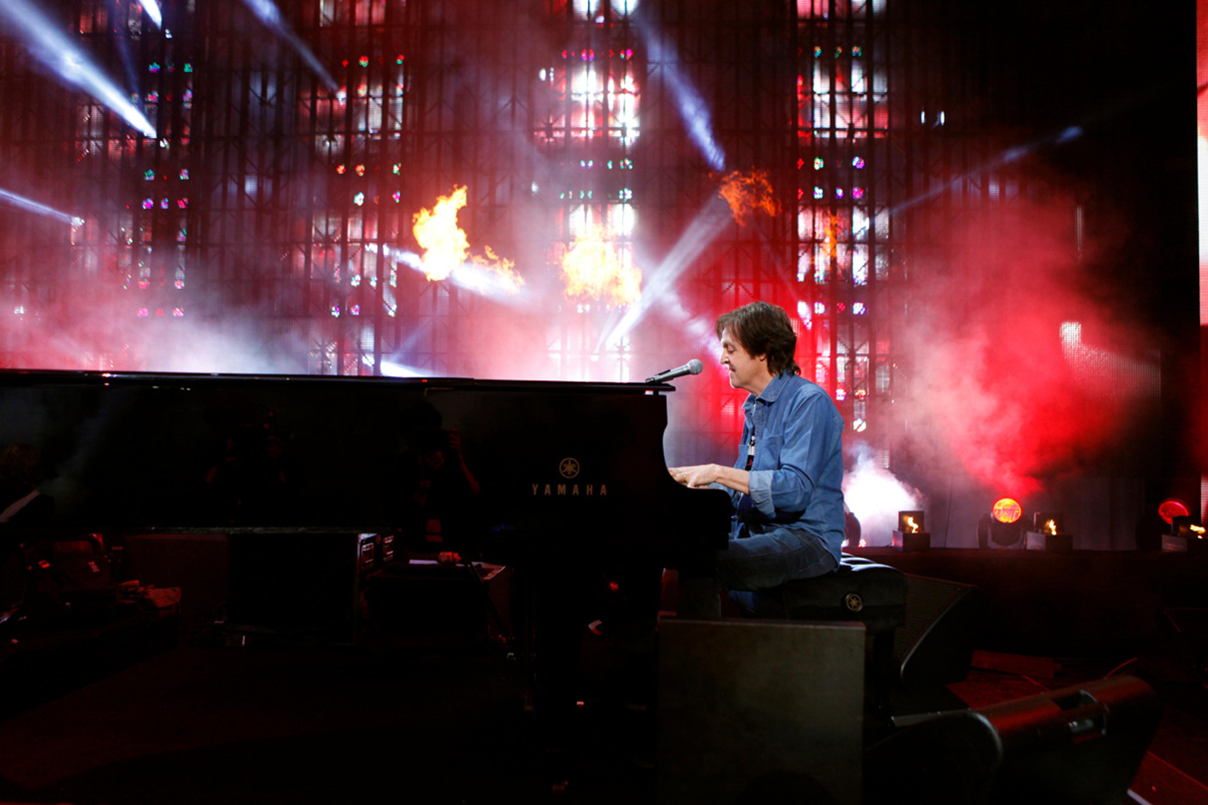 Paul at rehearsals, Scottrade Center, St Louis, 10th November 2012