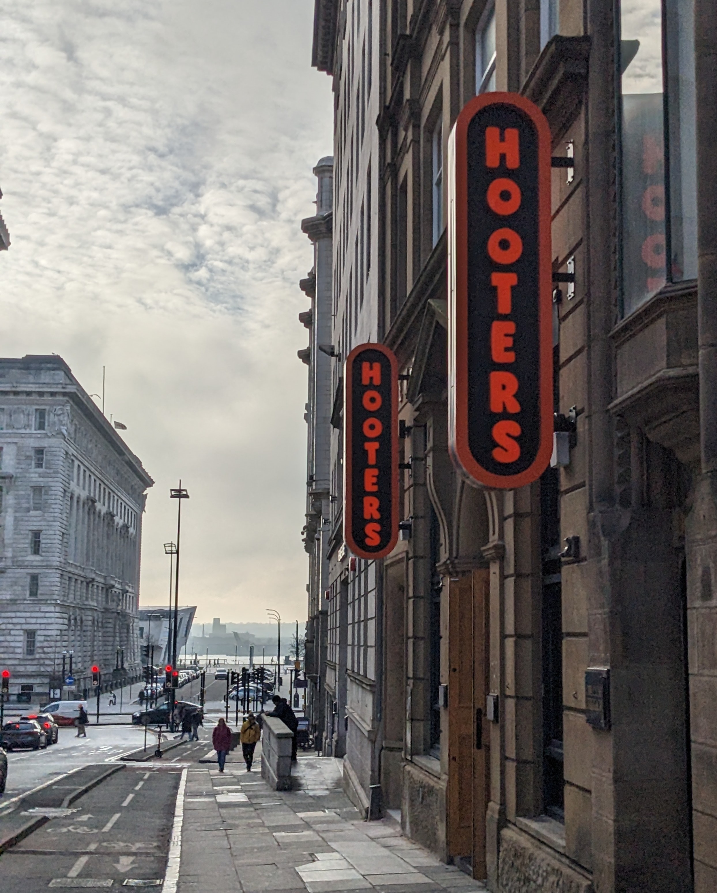 America Uk story about REVIEW: Hooters Liverpool 