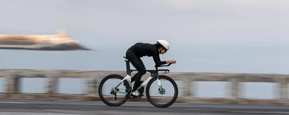 riding an orbea triathlon / TT bike fa