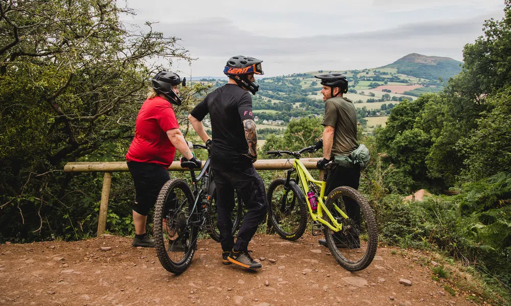 3 mountain bikers at view point