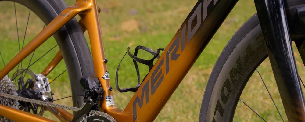 Bottle cage on a merida reacto