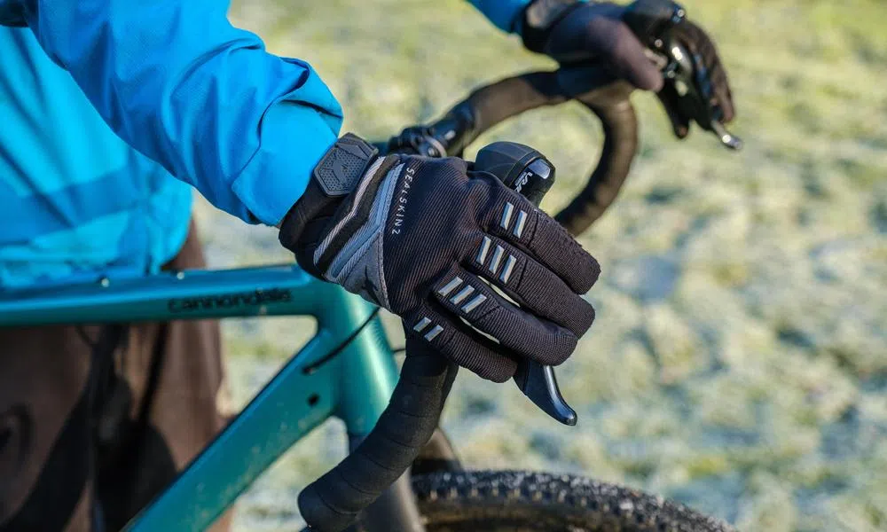 sealskinz gloves in the winter frost