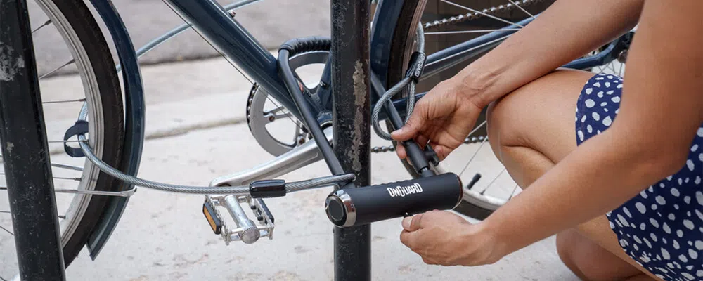 locking a bike with a d-lock adn extension cabe