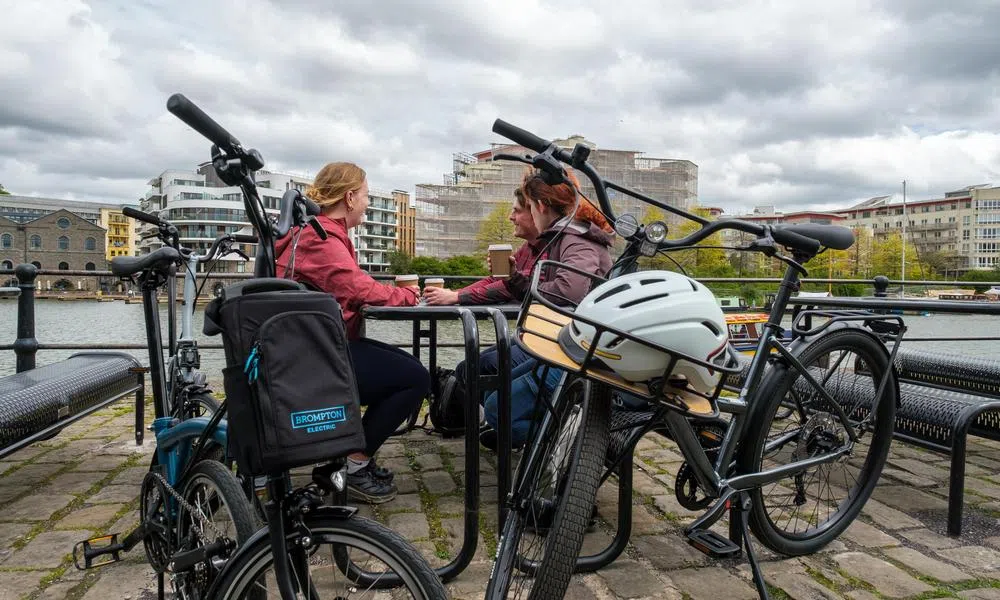 cyclists stopped for coffee