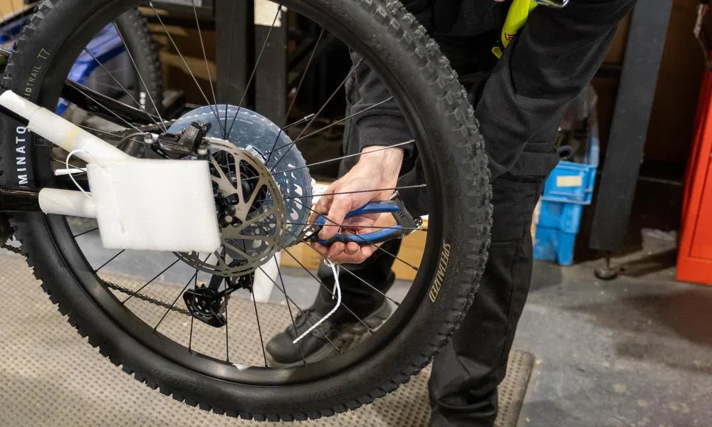 Mechanic cutting cable with park tool wire cutters