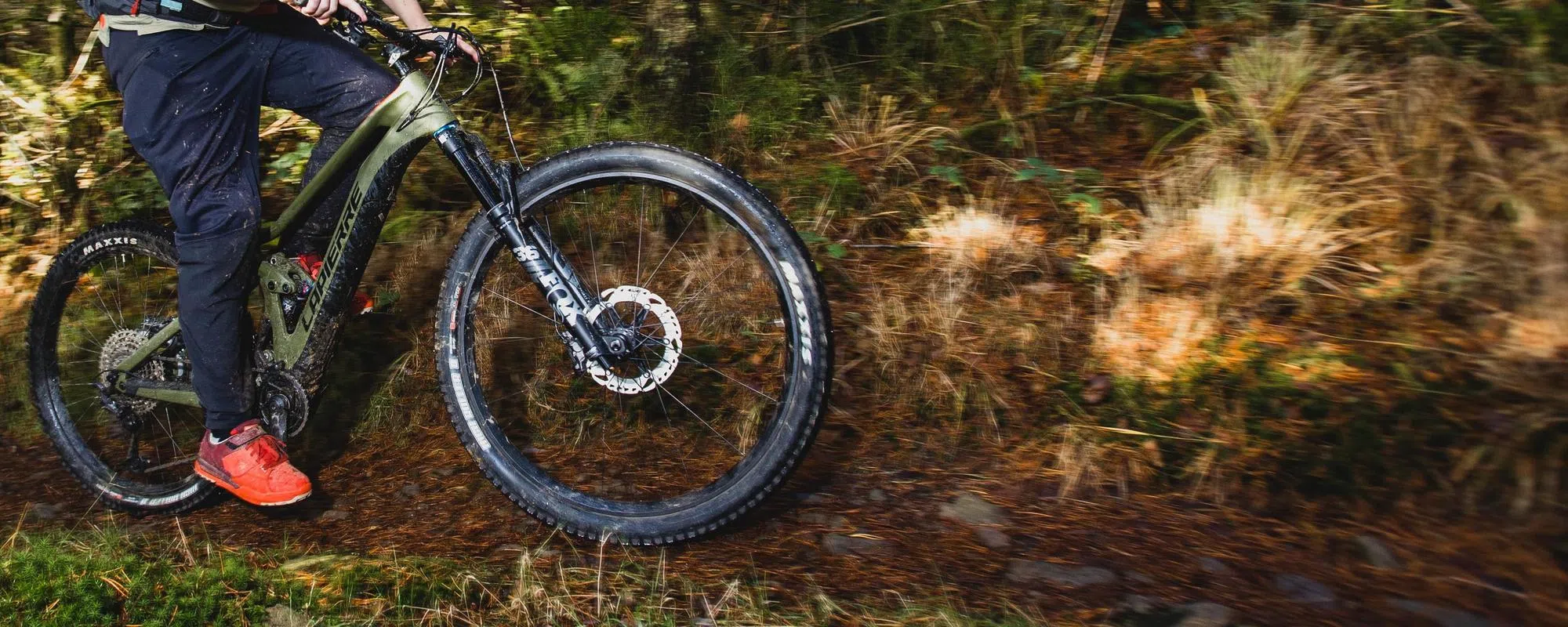 lapierre e-bike on trail 