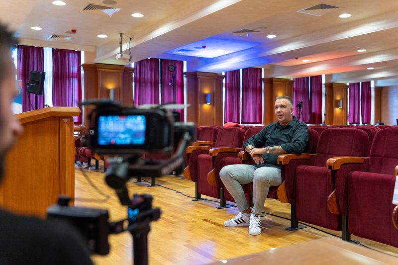 https://eu-west-2.graphassets.com/AJFK7uITaS0qcX6HzMQRFz/resize=fit:clip,height:800,width:800/Hi9HtgjTgGCyNkrRKcg9