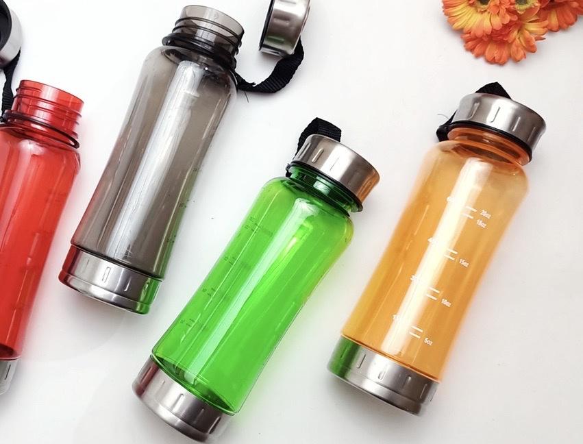 reusable water bottles in different colors as one of the sustainable resolutions in 2024 for the vertical farming blog