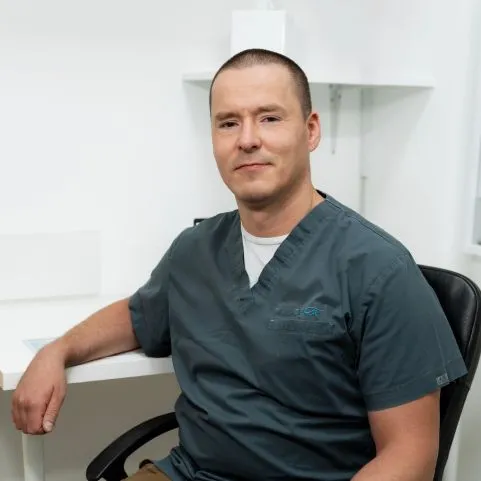Image of Doctor Dr. Marcin Karlikowski Working in Orthopaedist department