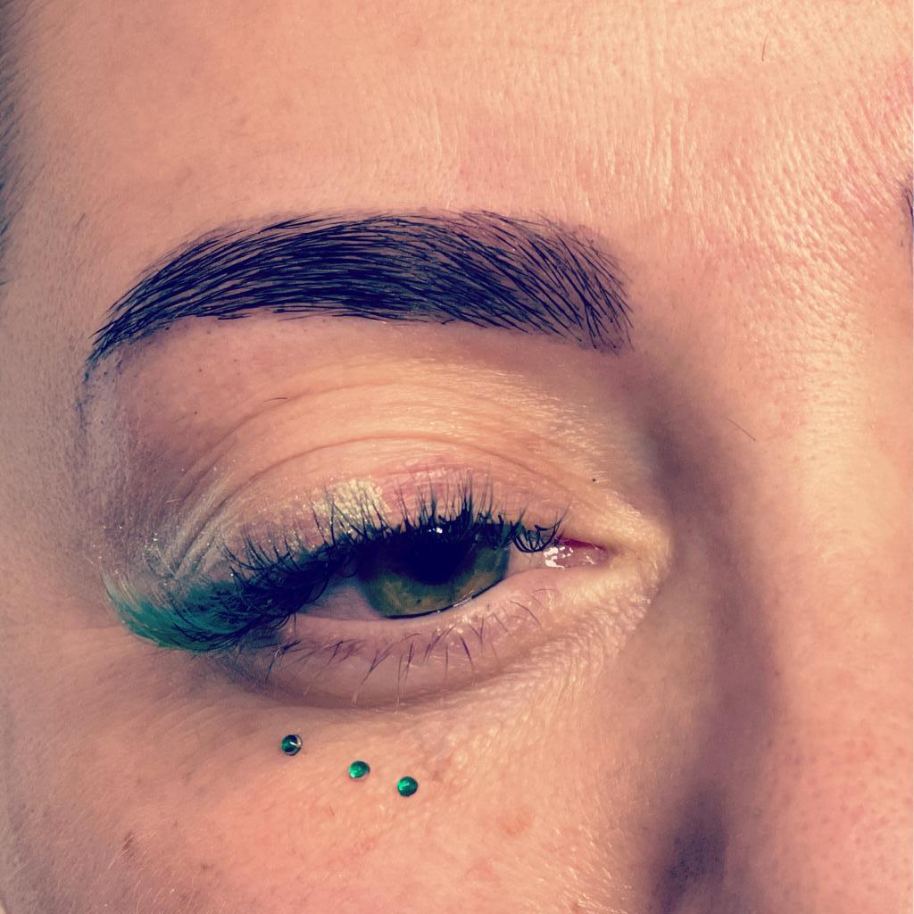 Green eyelashes x