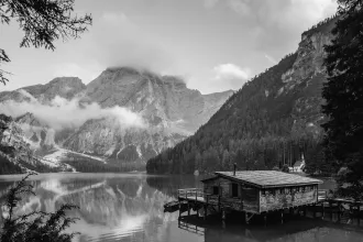 gray-luca-bravo-zAjdgNXsMeg-unsplash.d4b87485dbaf6f48708fc1f55ab83359.webp