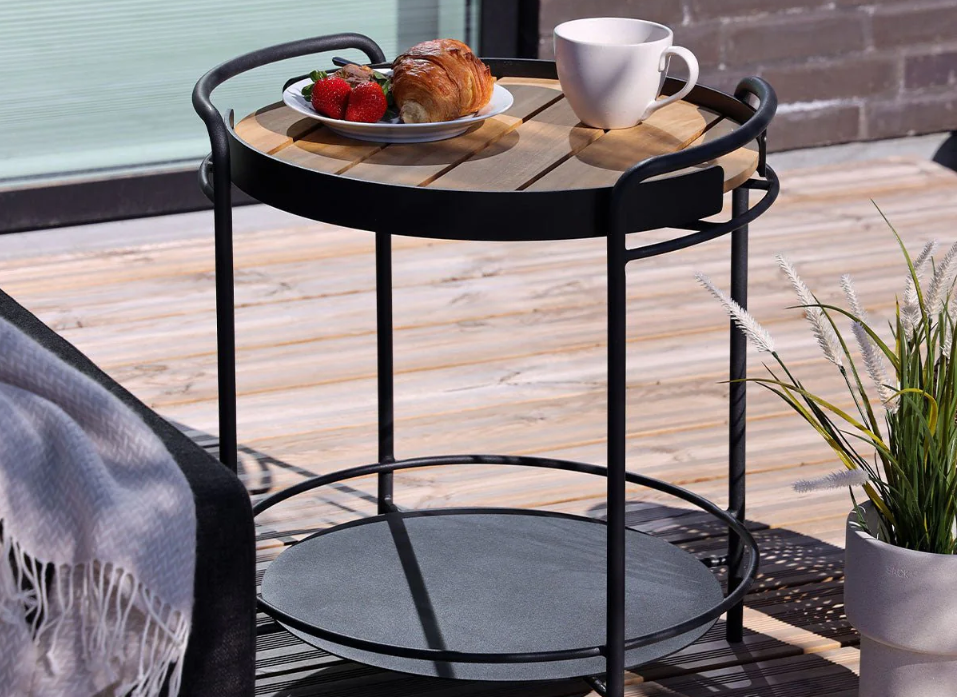 patio-serving-table.PNG