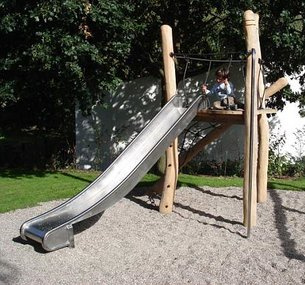 Slide without upper wings
