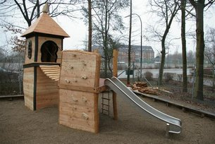 Slide without upper wings