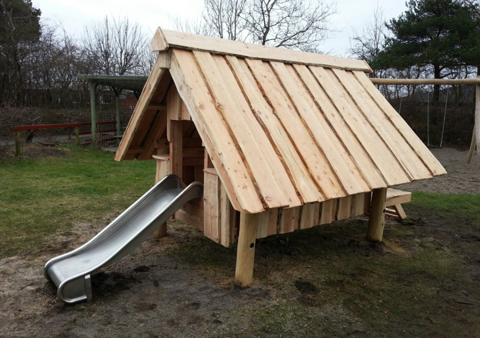 Slide without upper wings