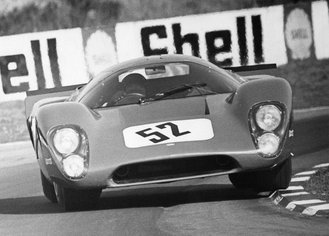 Paul Hawkins on his way to victory in the Guards Trophy at Snetterton in April 1969 at the wheel of his T70 MkIIIB. (The Lola Archive)