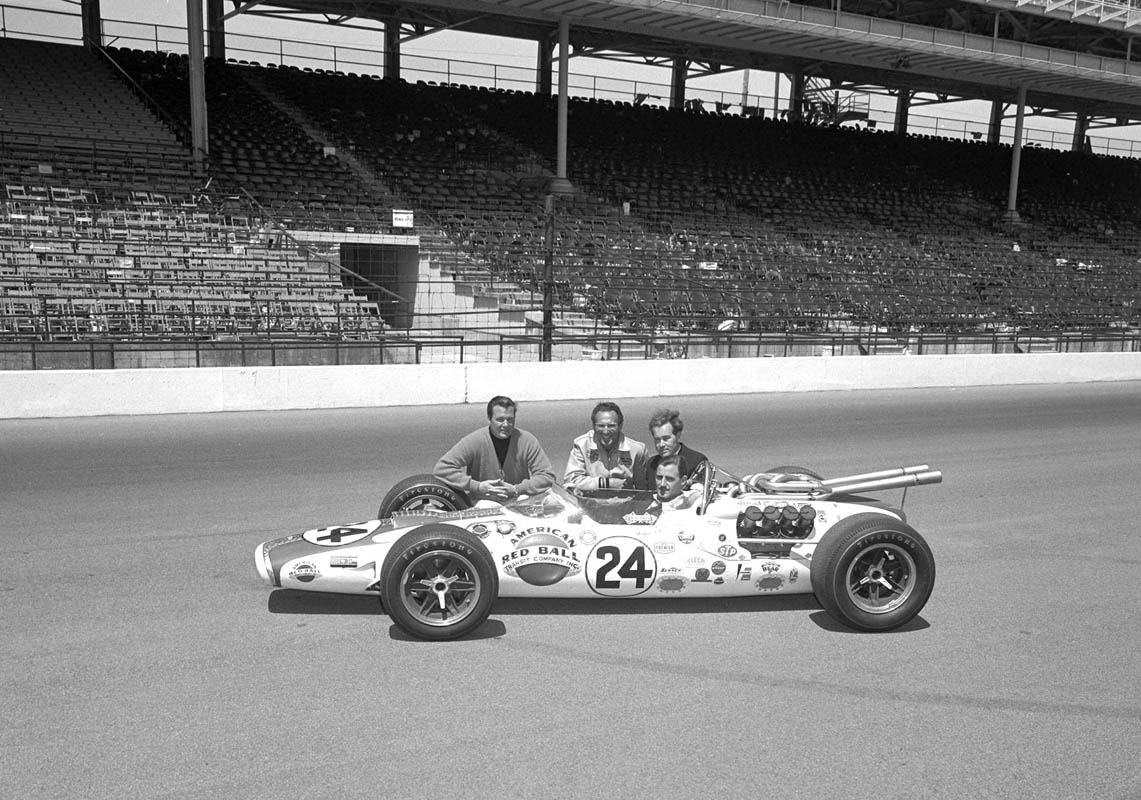 The Indy 500 winner Graham Hill in the Red Ball Special T90 with John Mecom, George Bignotti and Eric Broadley. (Media.Ford.com)