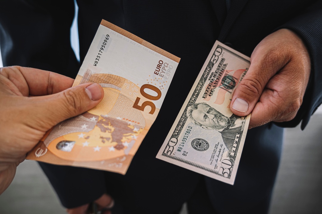 eur and usd.jpg