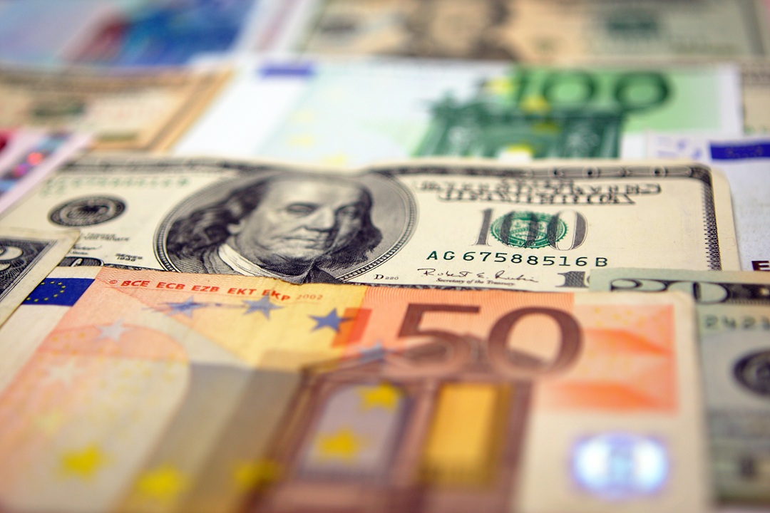 eur and usd.jpg