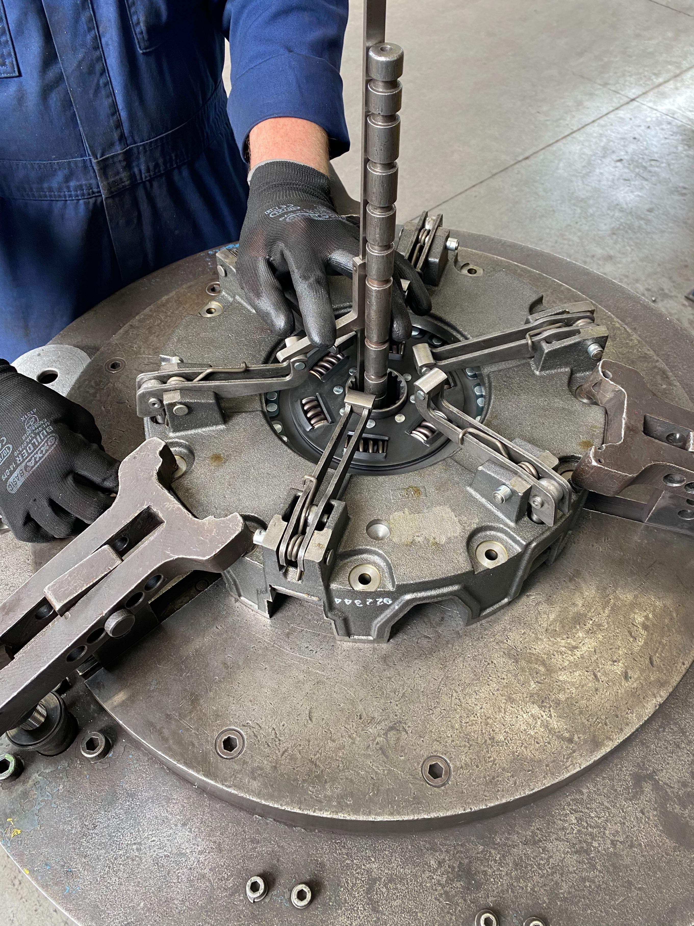 Koppeling revisie, afstellen drukgroep bij Vekoma.