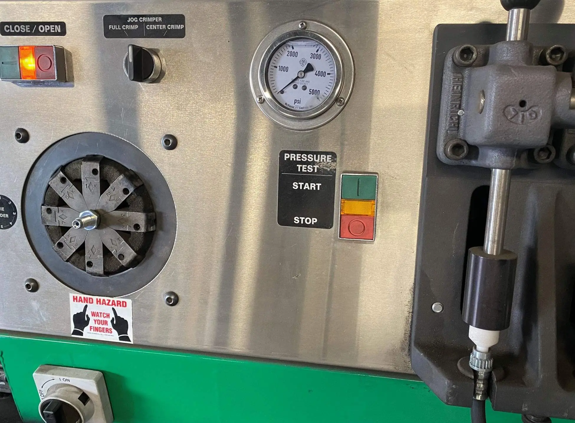 Remslangen persen bij Vekoma