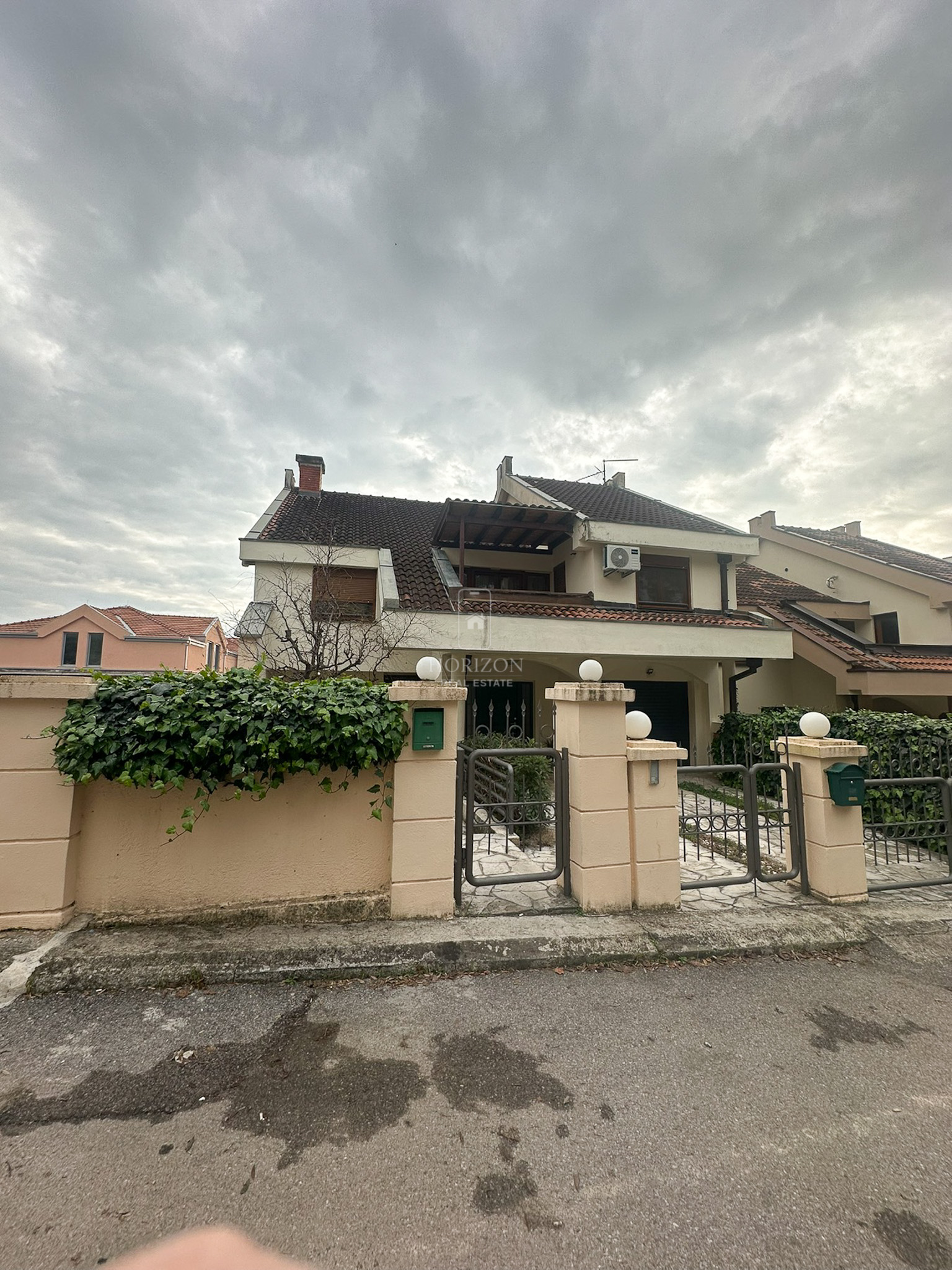 Petosobna kuća 300m2, Gorica C