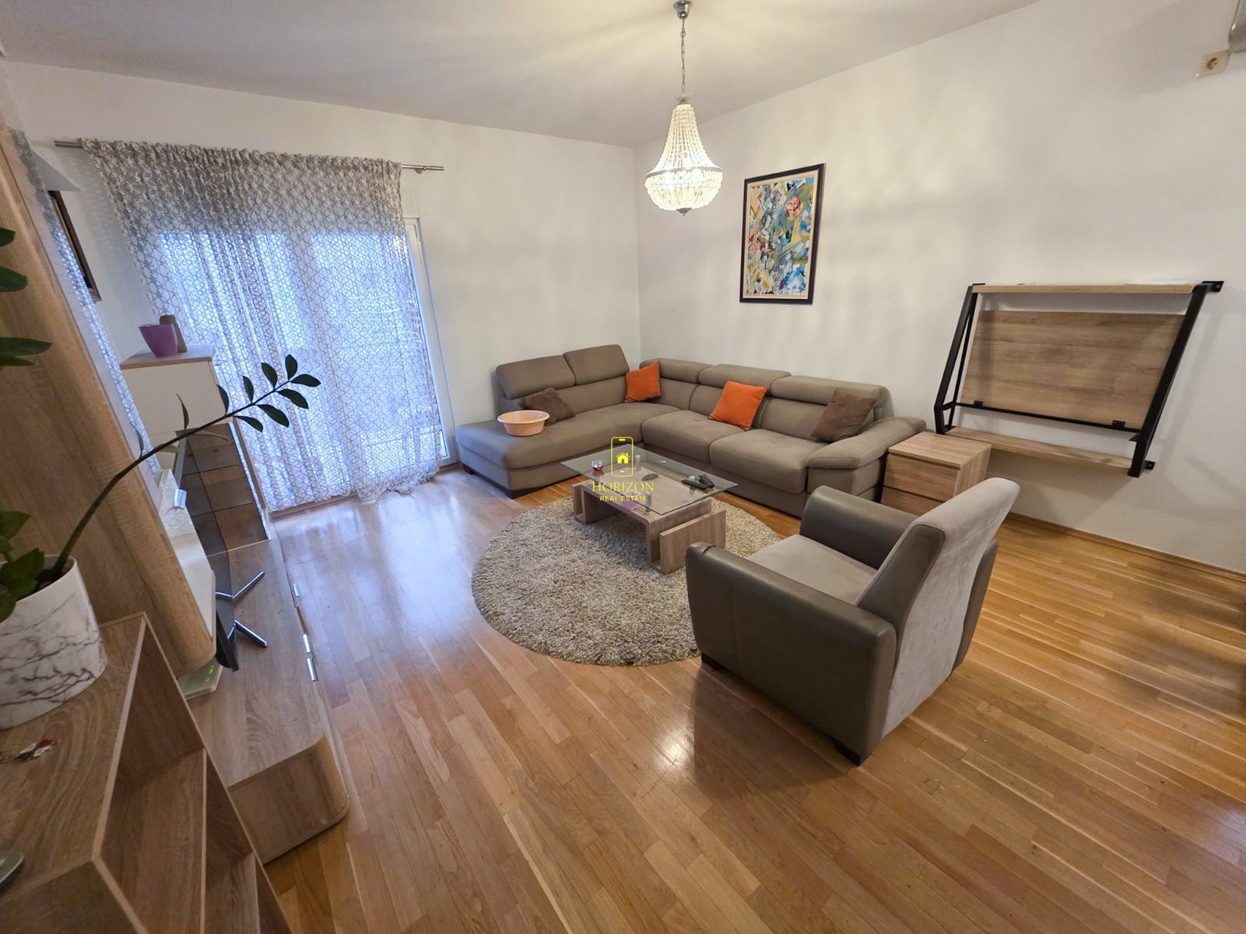Dvosoban stan 72m2, Blok 9