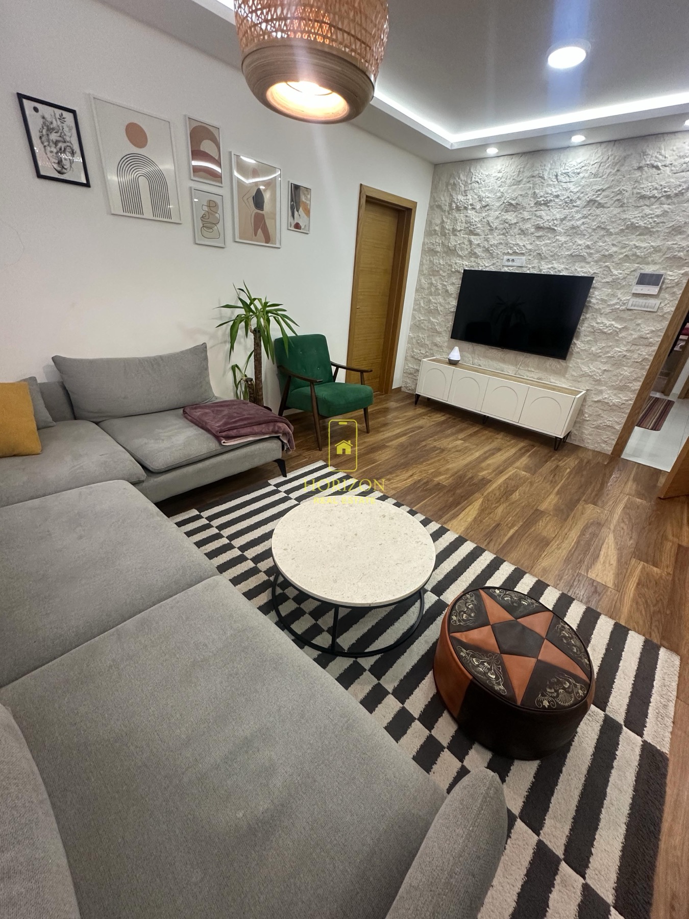 Trosoban stan 89m2,  ulica Oktobarske Revolucije