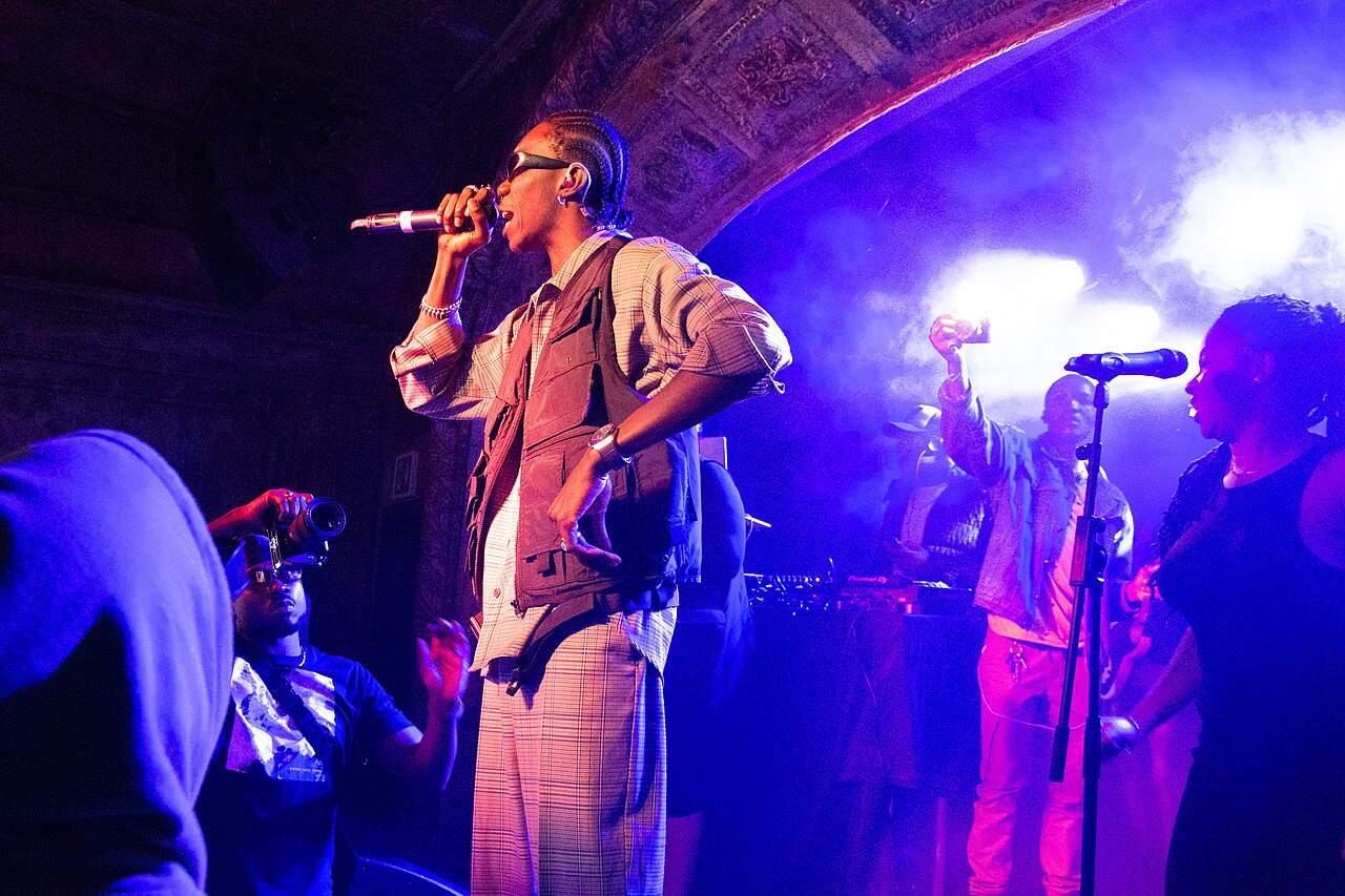 Blaqbonez_at_his_London_concert_2022.jpg