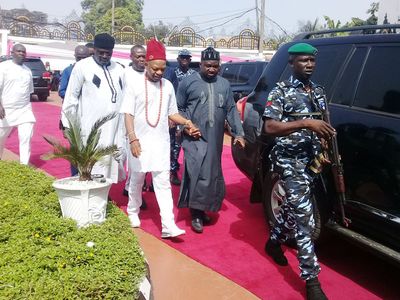IG-Praises-Arthur-Eze-Over-New-Zone-13-Anambra-Command.jpg