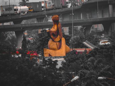 Carving_at_Iganmu,_Lagos.jpg