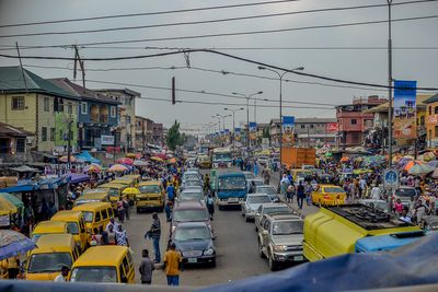 A_road_in_Mushin,_Lagos.jpg