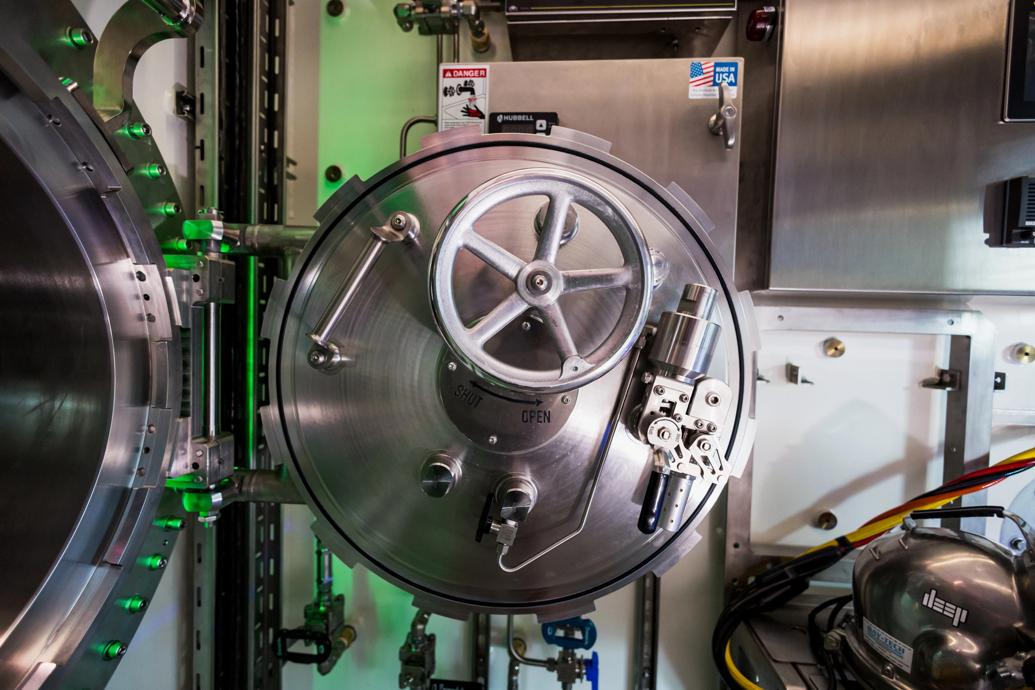 DEEP's Vanguard Subsea Human Habitat - 216 pieces hatch