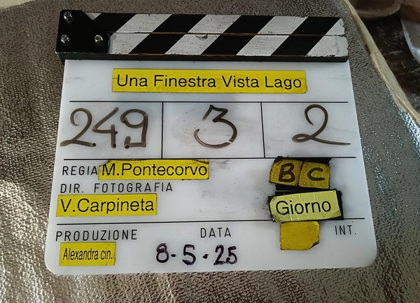 Una finestra vista lago Rai 1