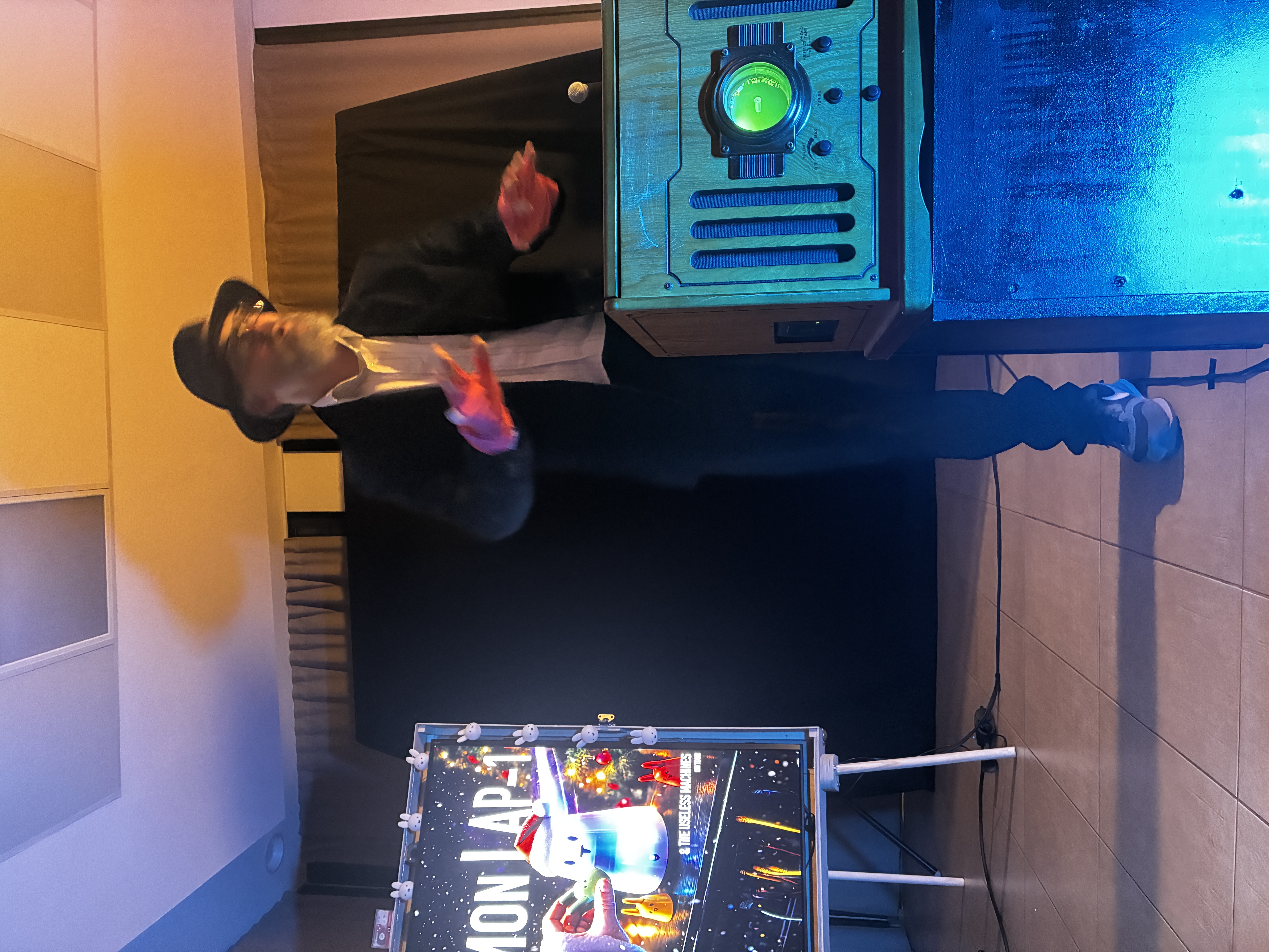 Mon Lap-1 & the useless machines 5