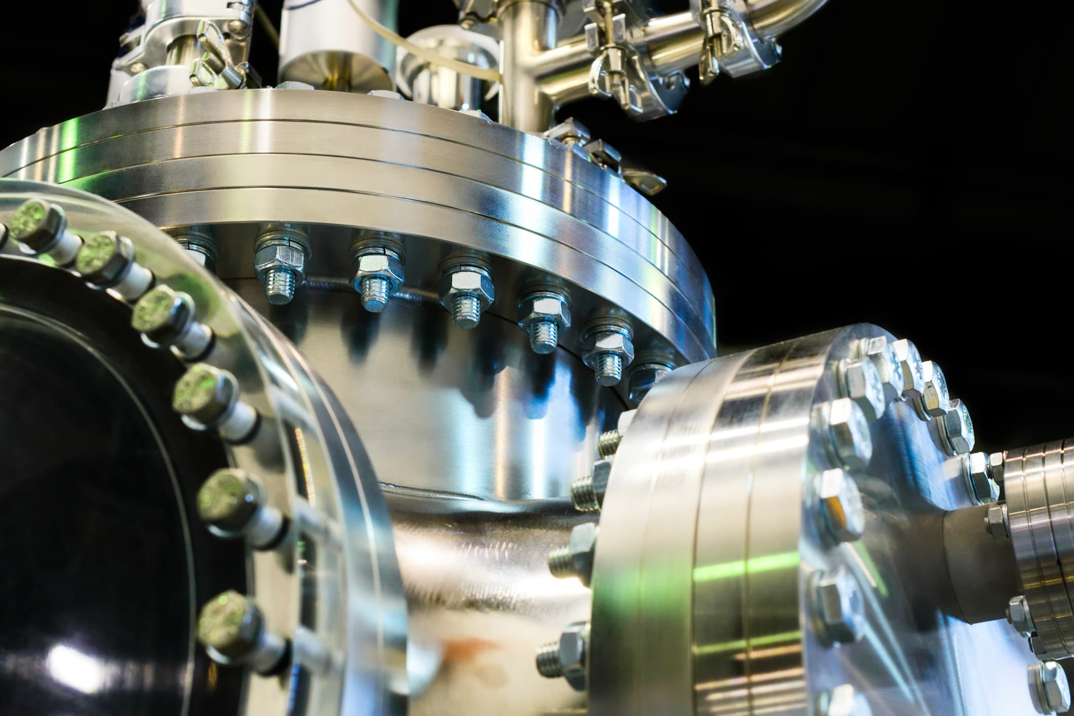 Flanges and valves