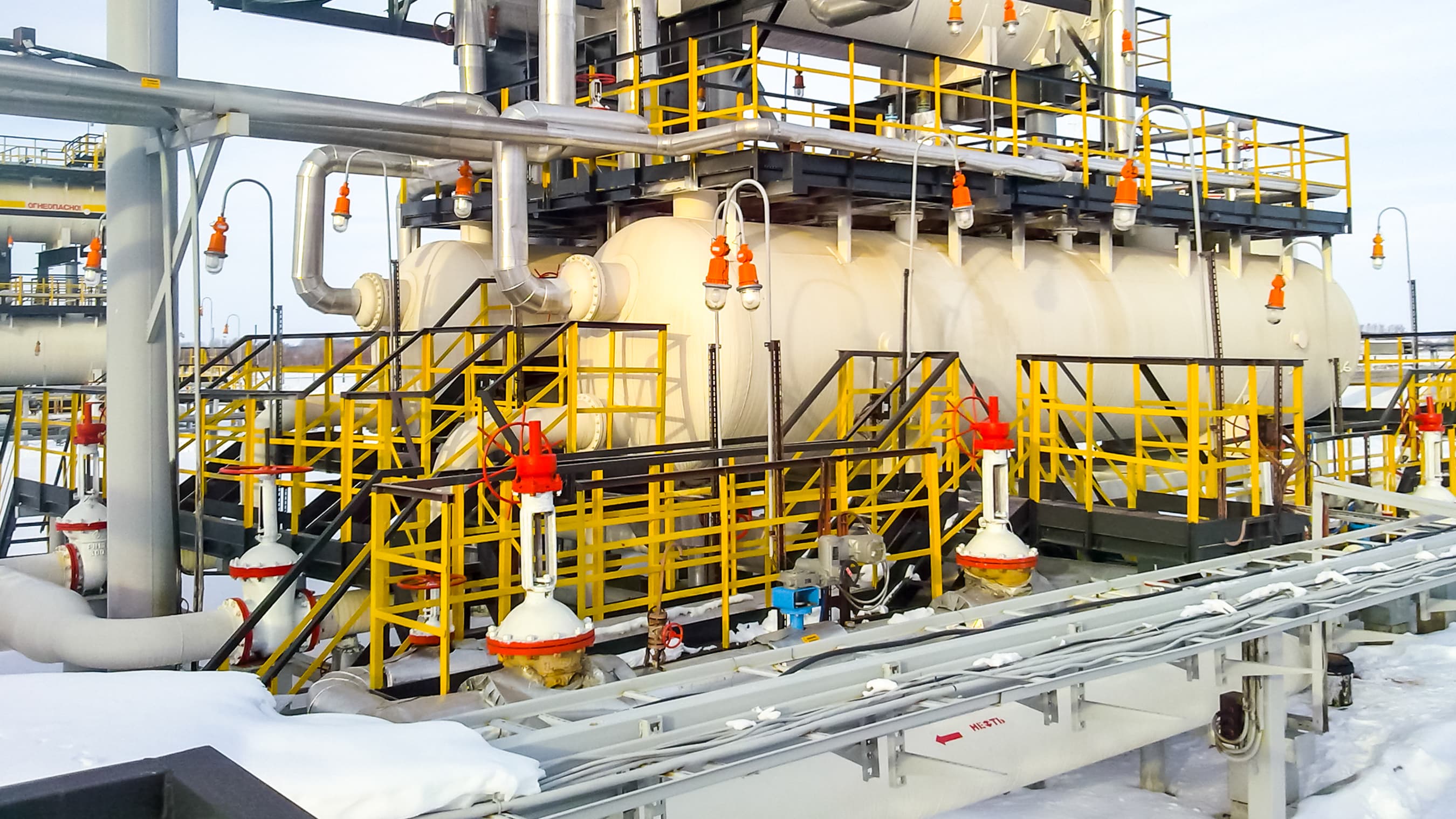 Subsea separation tanks