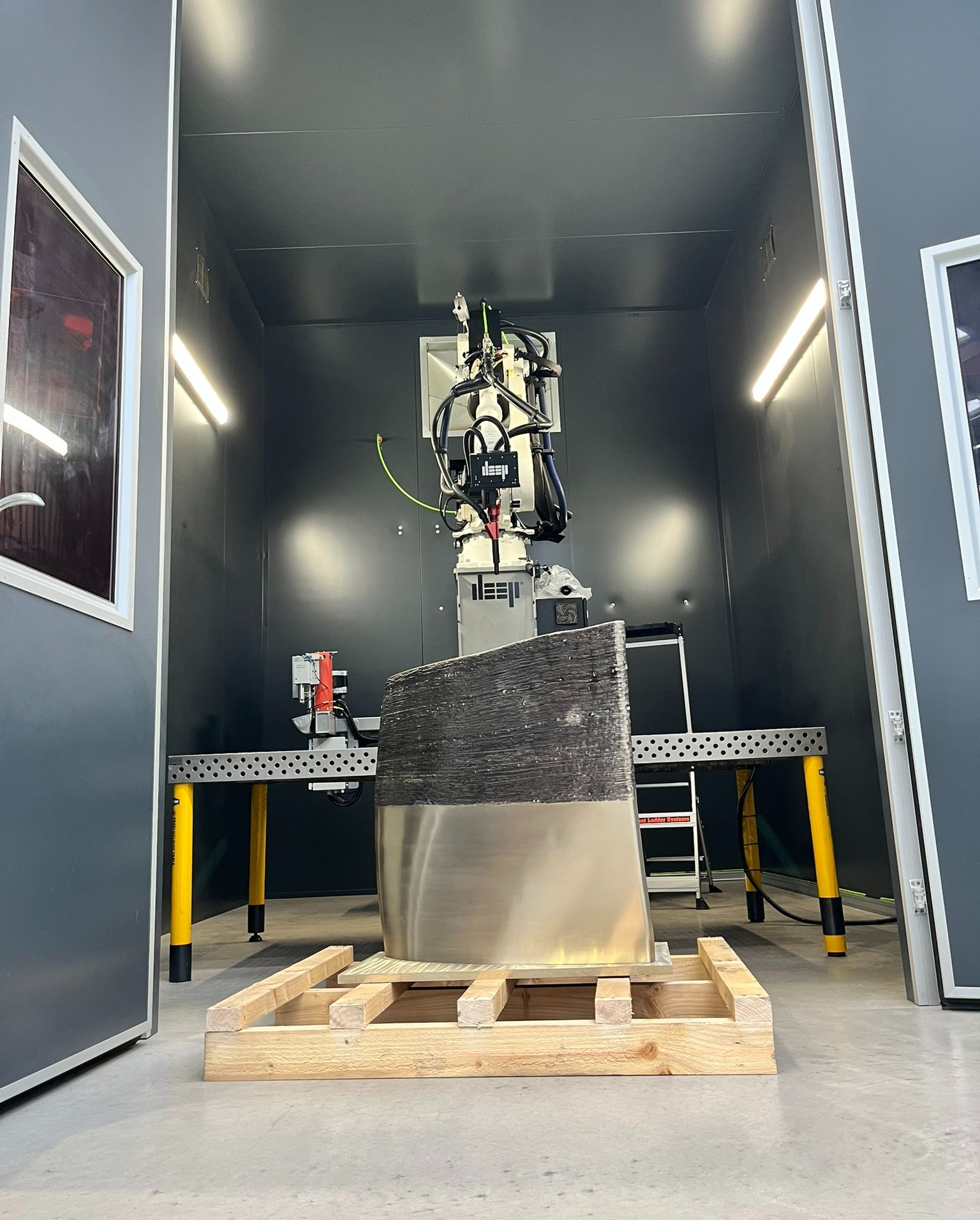 Closed cell WAAM system