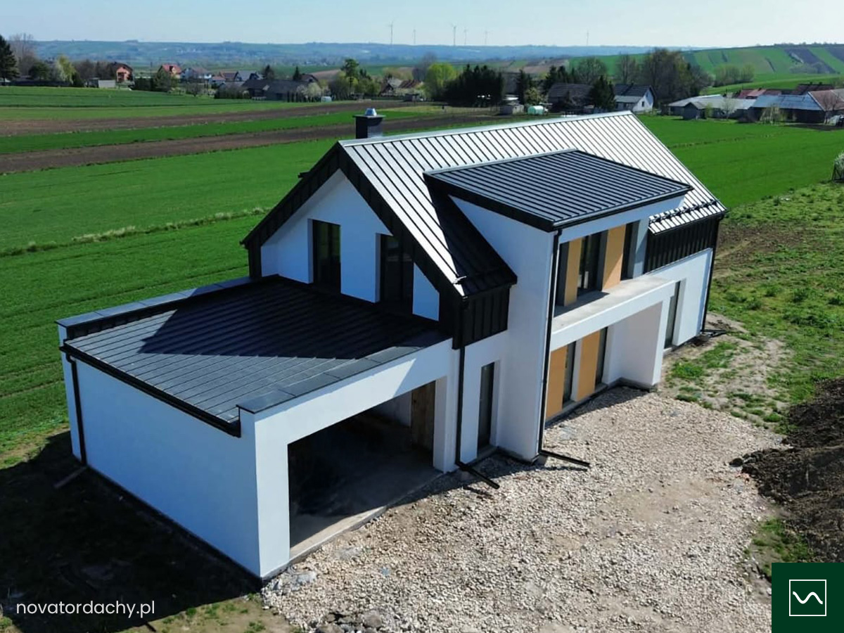 Dach na rąbek stojący Ruukki Classic Design M w kolorze antracytowym