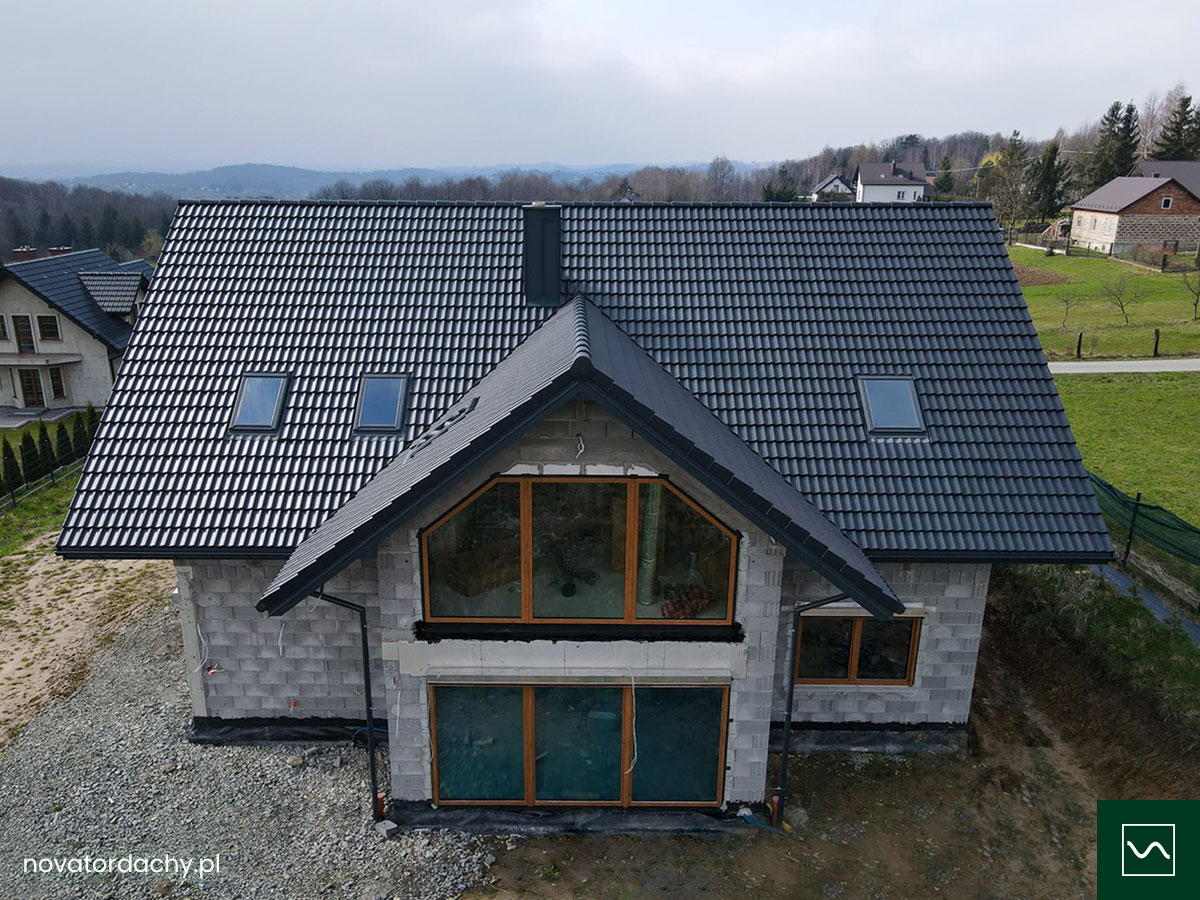 Kompleksowa stolarka Vetrex Winchester i dachówka cementowa Swissporton Göteborg