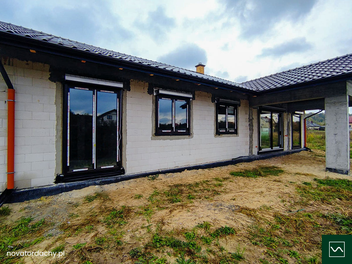 Stolarka Vetrex Ciemny Dąb, vetrexMotion max i dachówka Röben Piemont Tobago Glazura