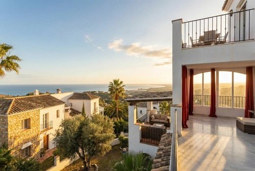 Three Sides of Light for €235,000 in Estepona