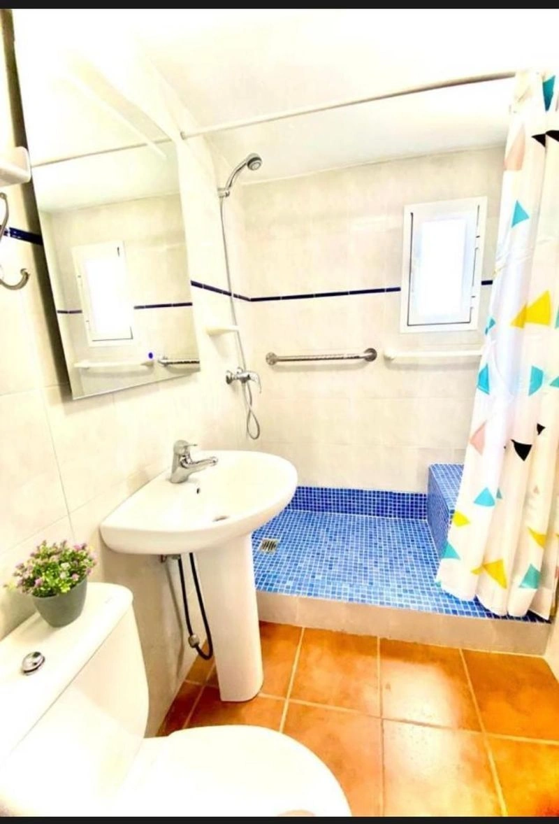 A Fireplace, a Fountain, and Four Bedrooms for €279,000 in Istán — image 17