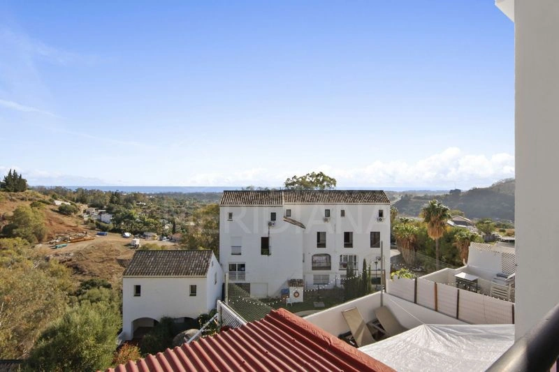 Three Sides of Light for €235,000 in Estepona — image 1
